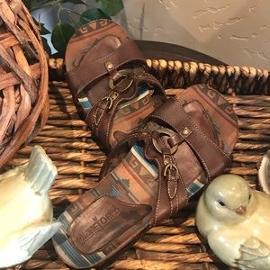 Minnetonka Leather Sandals